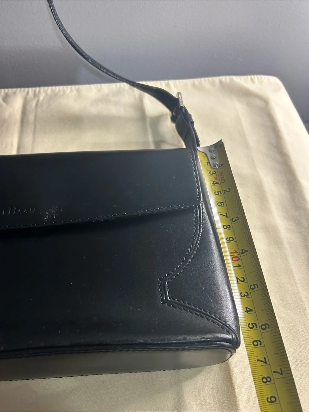 VTG Cole Haan Shoulder Bag Sleek Leather Minimalist Adjustable Strap Black Lined